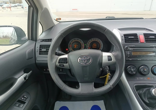 Toyota Auris cena 25900 przebieg: 201250, rok produkcji 2010 z Lębork małe 154